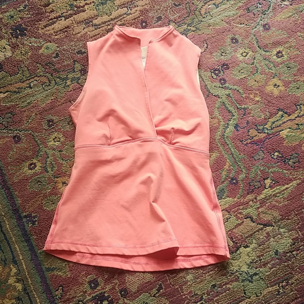 Lululemon sleeveless top